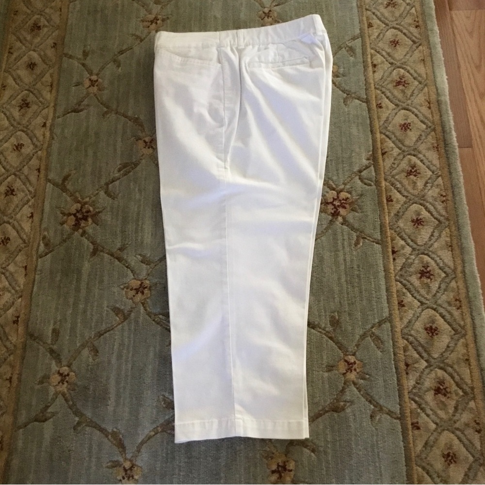 Croft & Barrow White Capris